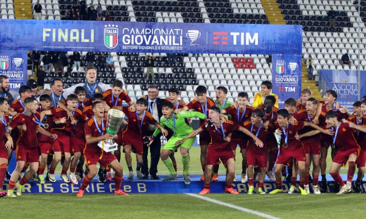 L'alzata della coppa (Foto Mirna De Cesaris)
