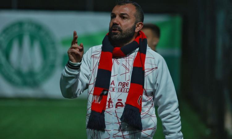 Il manager rossoblù Raffaele Santucci