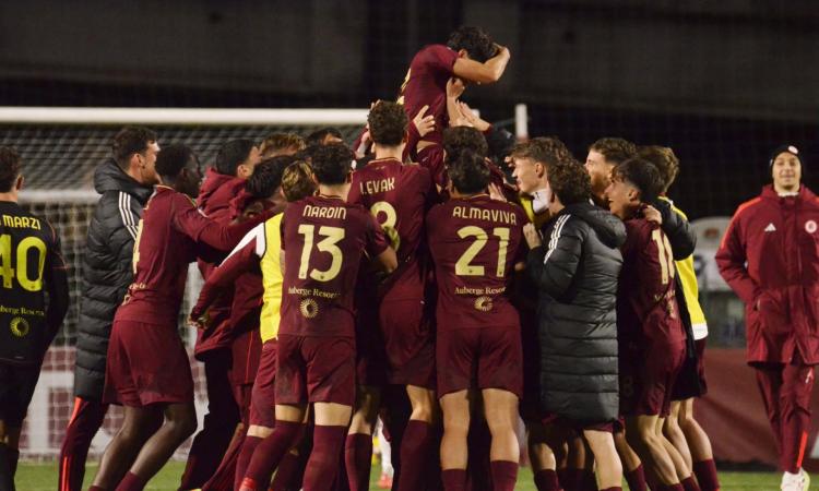 La Roma festeggia a fine partita (Foto ©Cardini)