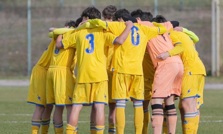 L'abbraccio del Frosinone (Foto ©Cinelli)