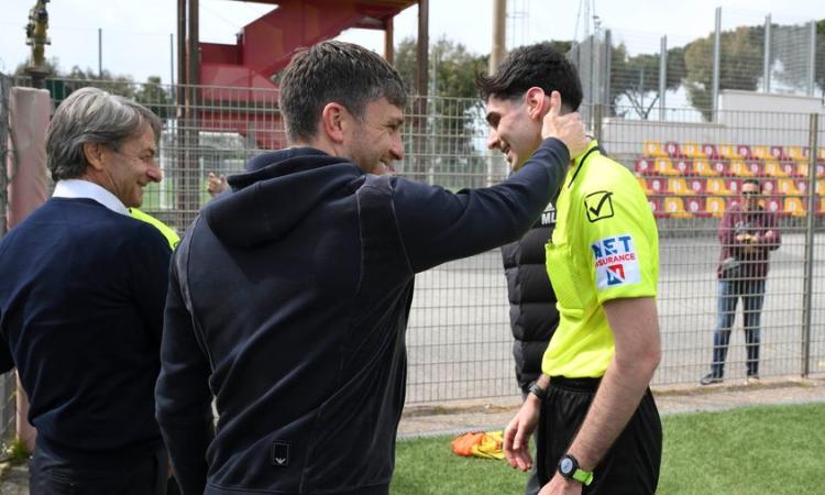 No alla violenza: la Roma tributa agli arbitri il "pasillo de honor"