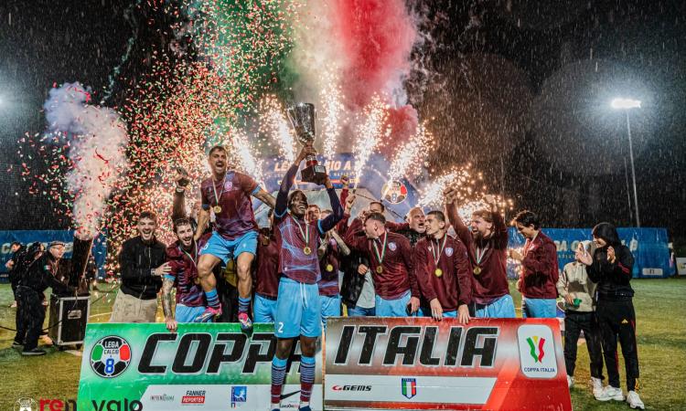 Il Casalotti alza al cielo la Coppa Italia (©Serie A Renovalo)