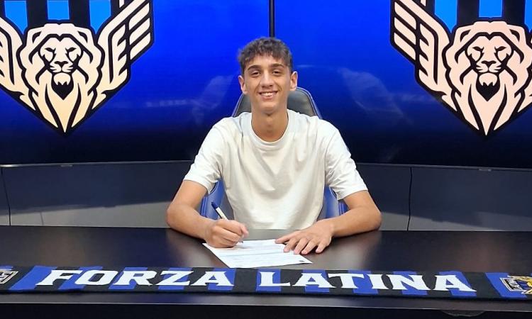 Latina, un ex Lazio per la difesa: Parente firma con i pontini