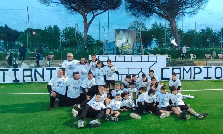 L'Ostiantica festeggia la vittoria del campionato U14