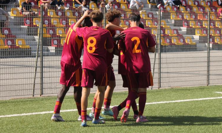 Roma, vittoria all'inglese contro la Juve Stabia. Toti resta a punteggio pieno 