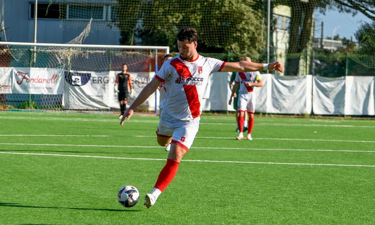 Lupa - Cisterna, big match dal sapore antico. Fregene - Atletico Ardea, test per due