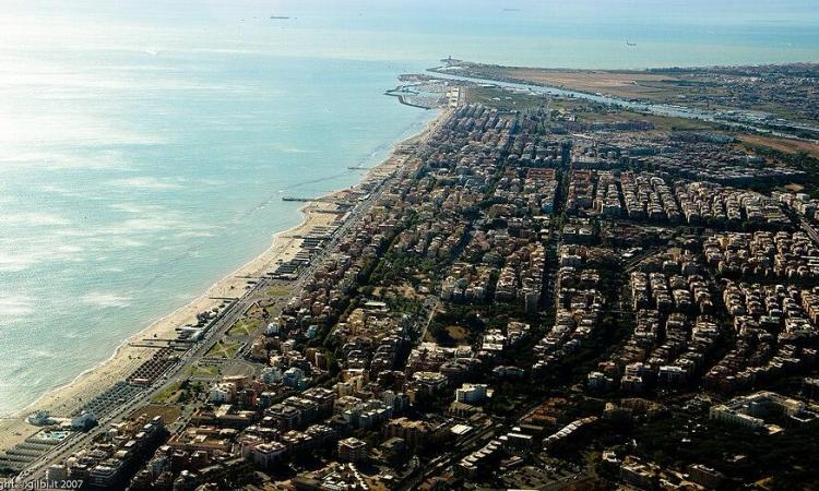 Ostiamare ribalta Suburra: la campagna ironica che celebra la bellezza di Ostia