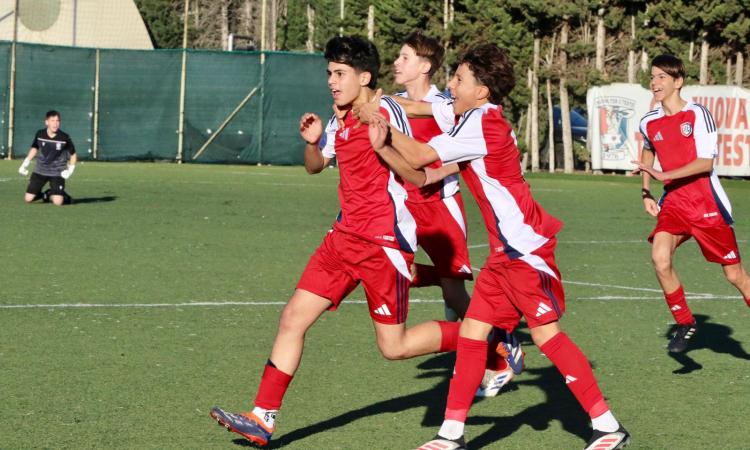 Di Silvi esulta con i compagni ©GazReg