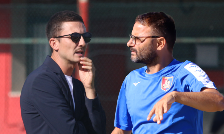 Da sinistra Lucidi, tecnico della Tor Tre Teste, Lazzarini mister del Fiumicino 