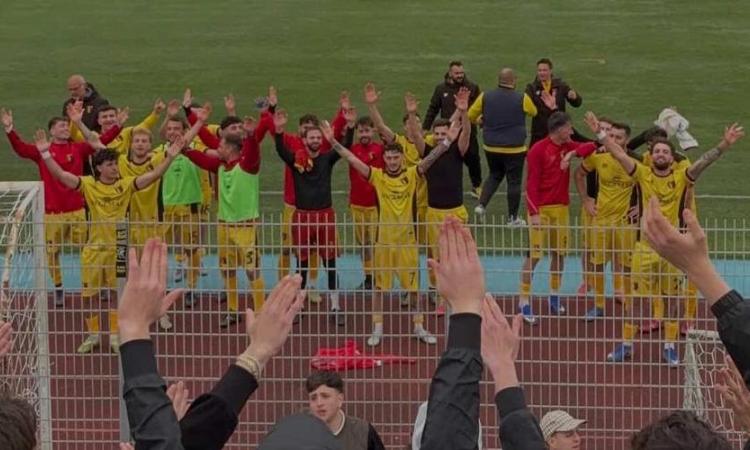 La gioia del Ferraris Villanova con i tifosi