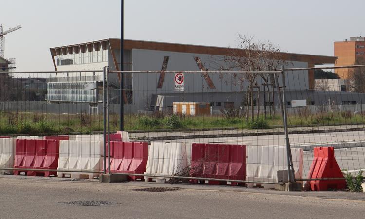 Il Palazzetto dello Sport di Aprilia: costruito ma non utilizzabile