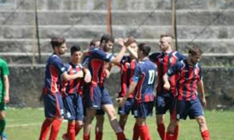 Vittoria in rimonta per il Ceccano che approda così alla finalissima nonostante l'inferiorità numerica