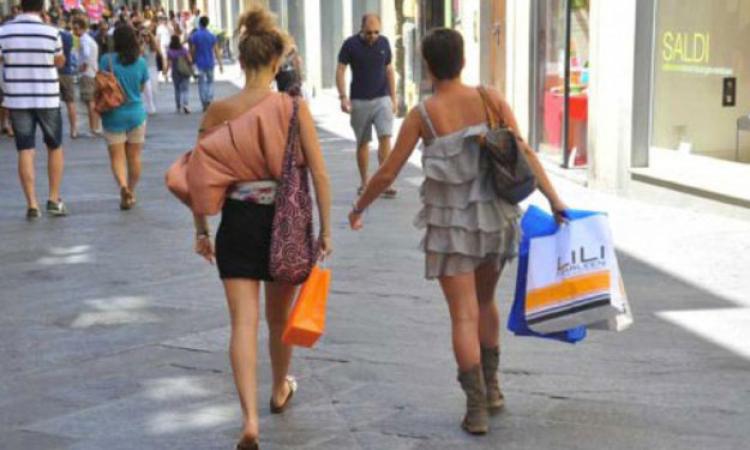 Al via i saldi estivi