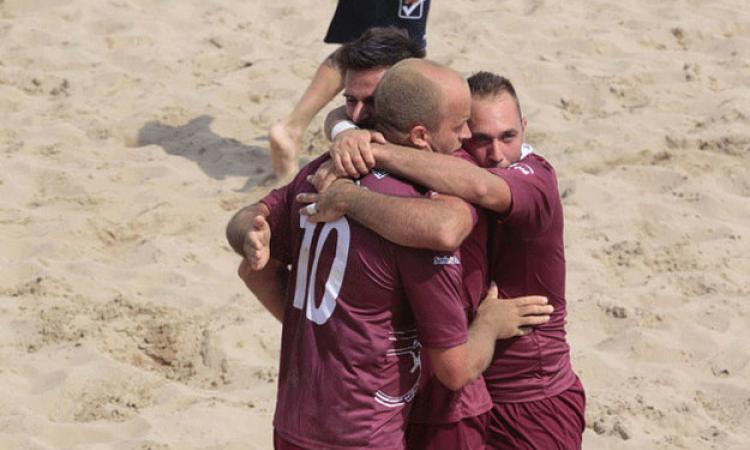 Un'esultanza del Livorno Beach Soccer © lnd.it