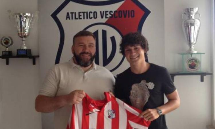 Il presidente dell'Atletico Vescovio, Stefano Vaccari, con Francesco Mazzetti