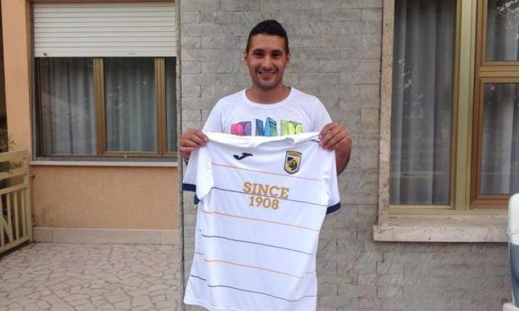 Zampaglione con la sua nuova maglia