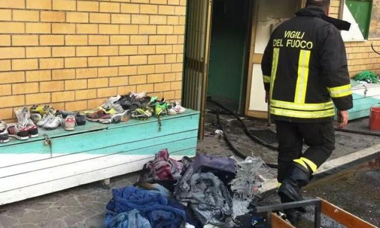 L'intervento dei vigili del fuoco dopo l'incendio