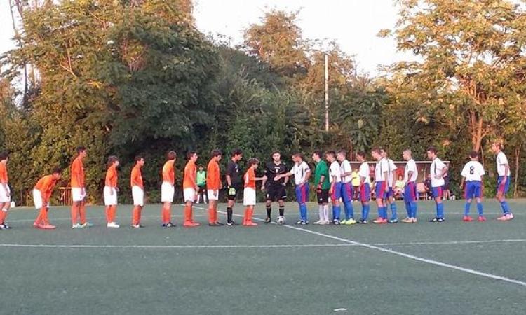 Futbolclub e Vigor Perconti prima del fischio d'avvio