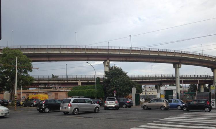 La strada sopraelevata dove inizia la tangenziale est foto©GazzettaRegionale