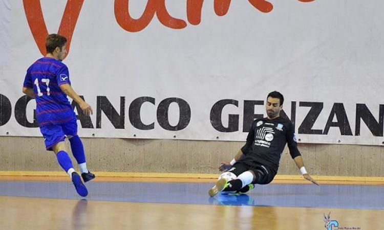 Giannone in azione contro il Catania