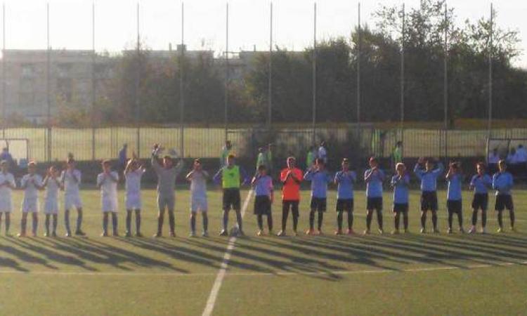 Le due formazioni a centrocampo © Gazzetta Regionale