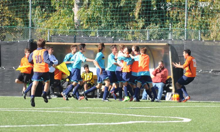 L'esultanza dell'Urbetevere dopo il gol del 2-1 ©photosportroma.it