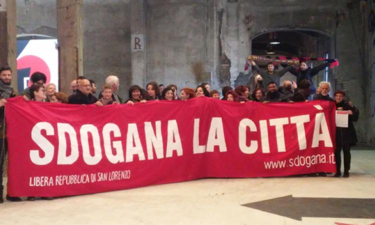 Lo striscione della &quot;Libera Repubblica di San Lorenzo&quot; foto©GazzettaRegionale