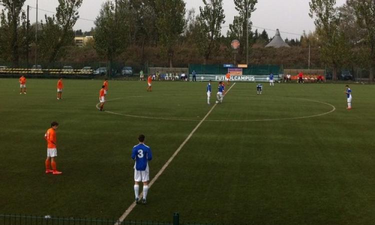 Le squadre schierate al fischio d'inizio