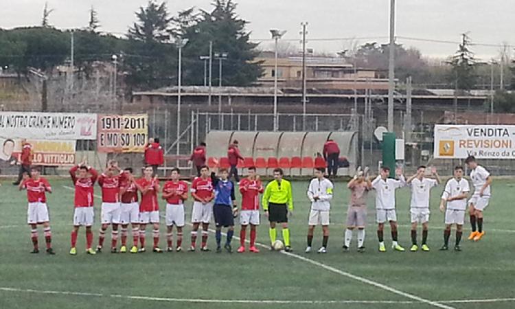 Le due squadre a centrocampo © GazzettaRegionale