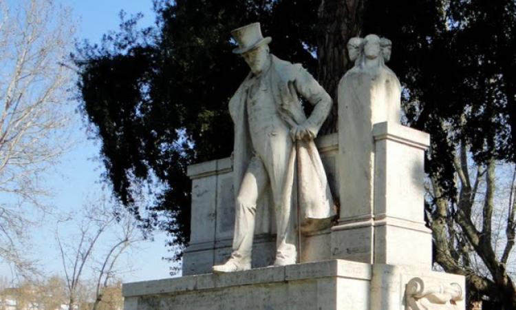 La statua del poeta Belli