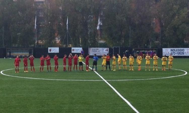 Le due compagini a centrocampo