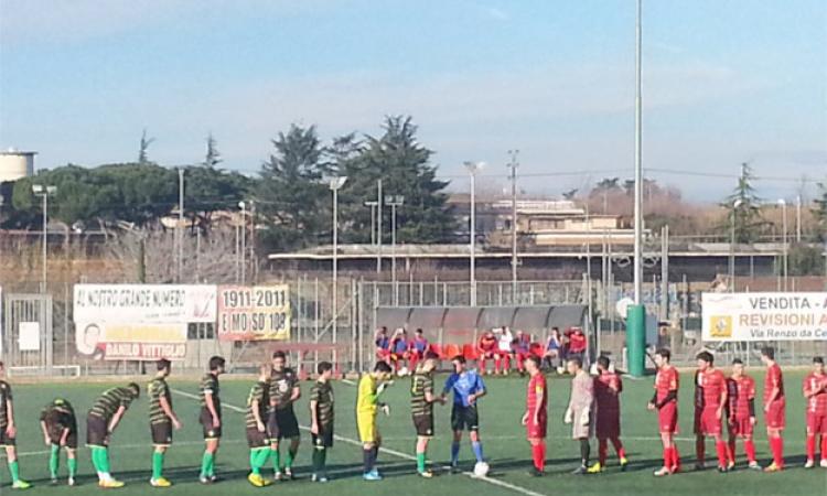 Le due squadre a metà campo ©Gazzetta Regionale