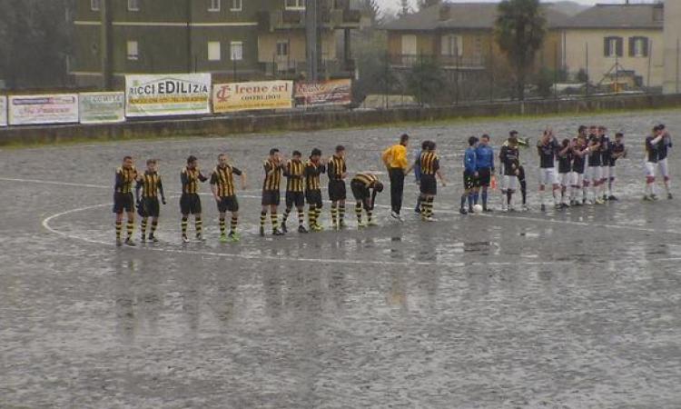 Le due squadre prima del fischio d'inizio