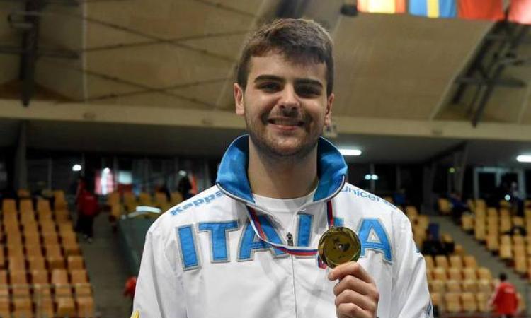 Damiano Rosatelli con la medaglia
