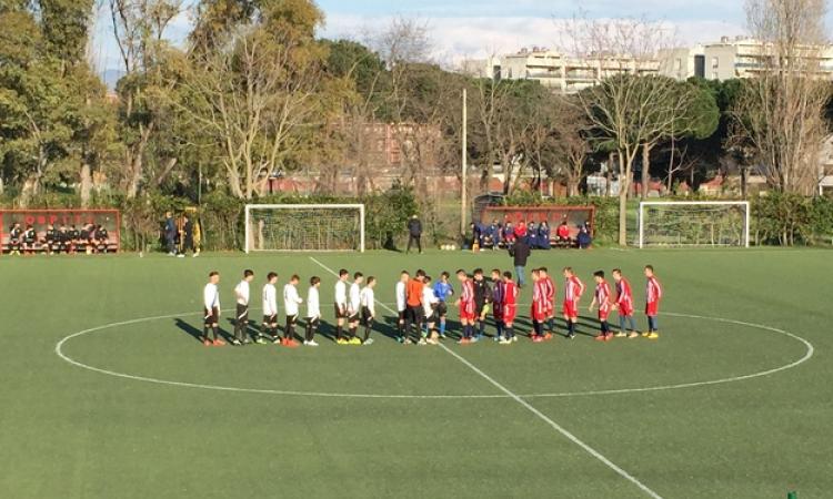 Le squadre schierate a centrocampo