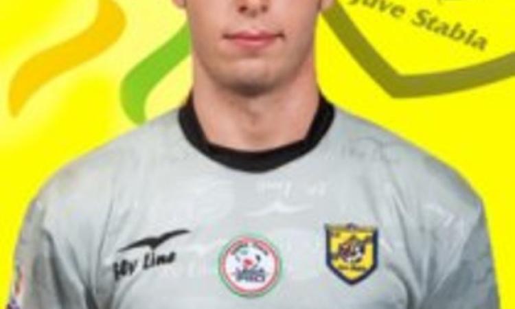 Matteo Cerreti con la maglia della Juve Stabia