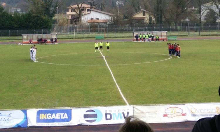 Le squadre durante il minuto di raccoglimento