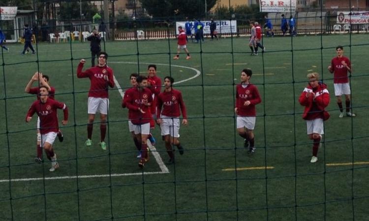 L'Aurelio esulta sotto la tribuna