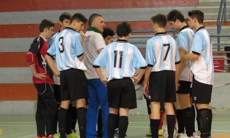 David Calabria durante un time out con i suoi ragazzi (Foto © Cassella/Divisione Calcio a 5)