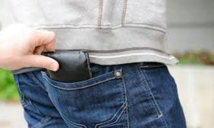 Borseggiatrice record: a 13 anni fermata già 54 volte