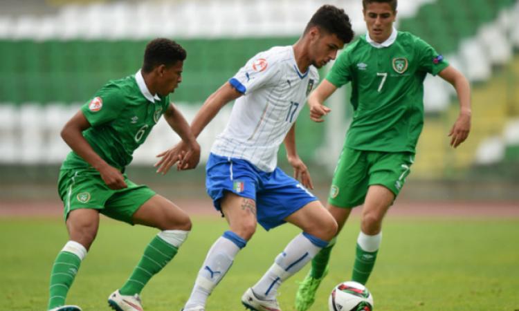 Sianluca Scamacca in azione contro l'Irlanda
