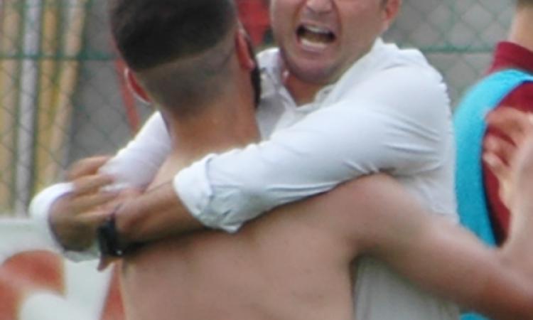 L'abbraccio tra Coppitelli e Tumminello © Gazzetta Regionale