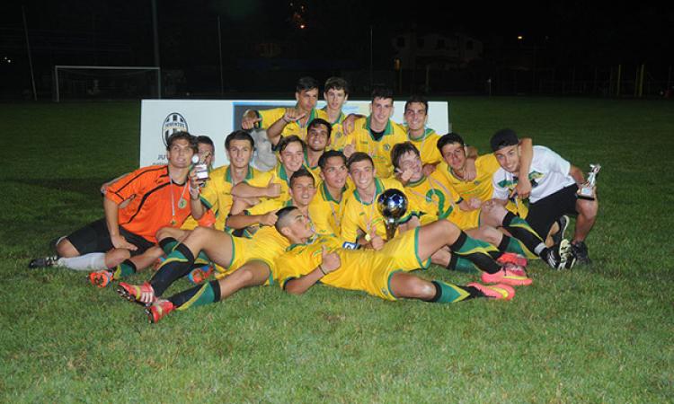 Il Racing Club con il trofeo