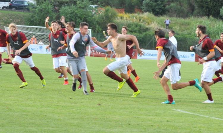 La corsa di Marco Tumminello insieme ai suoi compagni dopo il gol scudetto ©Laura Del Gobbo