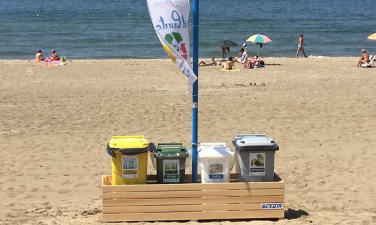 A Torvaianica la raccolta differenziata in spiaggia triplica