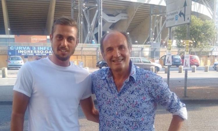 il neo acquisto Foti in compagnia del ds Antonio Miele (foto Formia Calcio)