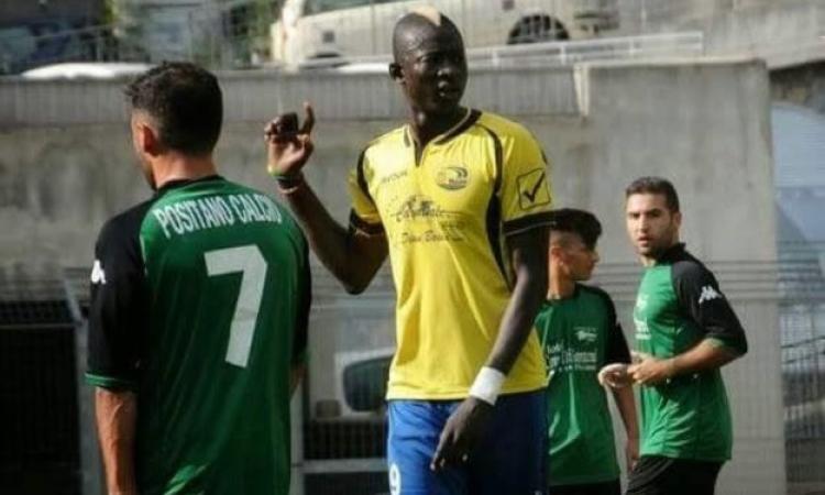 Youssuf Cisse dall'alto dei suoi 192 centimetri