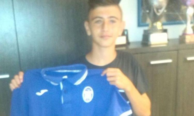 Christian Oi con la maglia biancoviola
