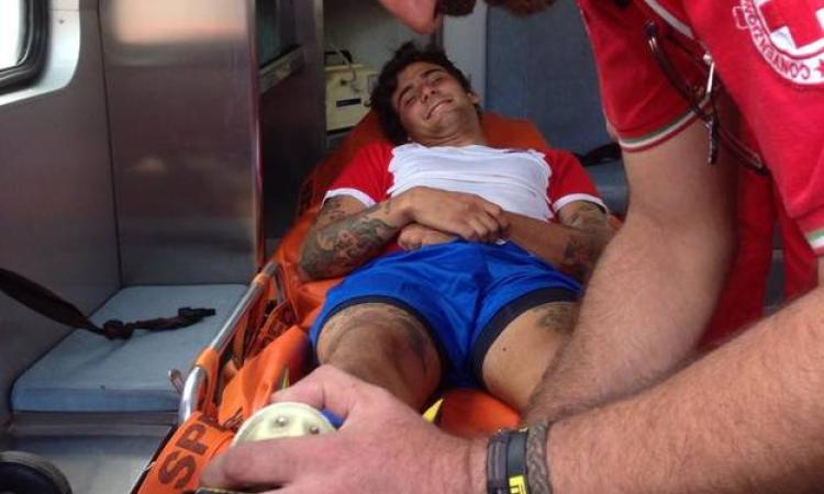 Francesco Amici in ambulanza subito dopo l'infortunio