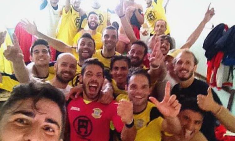 La gioia della formazione dell'Arpino negli spogliatoi